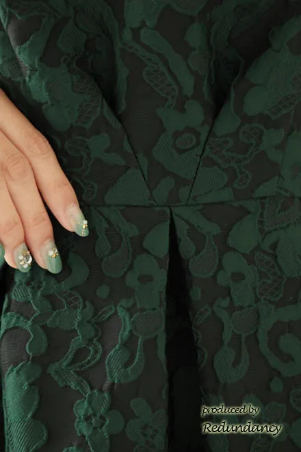 グリーンの花模様ノースリーブドレス