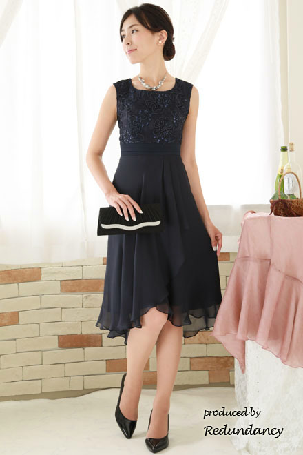 ネイビーのエンブロイダリーレース×シフォンドレス