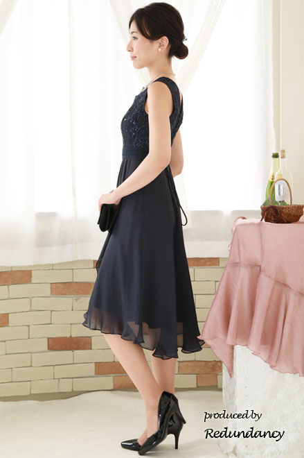 ネイビーのエンブロイダリーレース×シフォンドレス