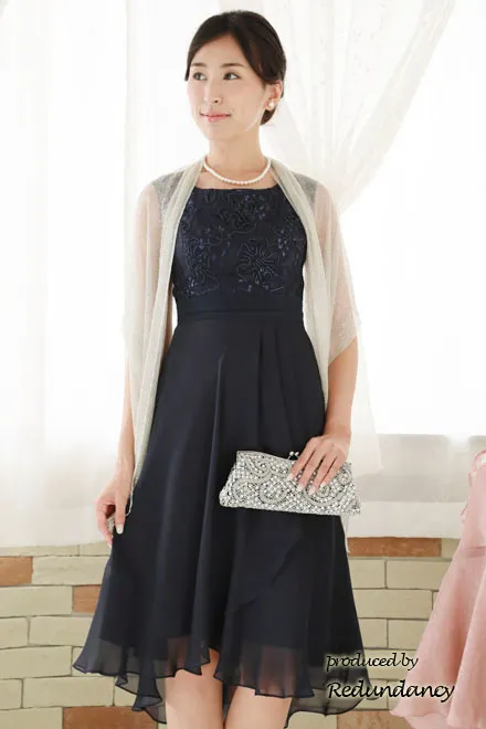 ネイビーのエンブロイダリーレース×シフォンドレス