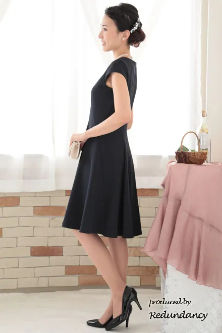 ネイビーの立体切替フレンチスリーブドレス