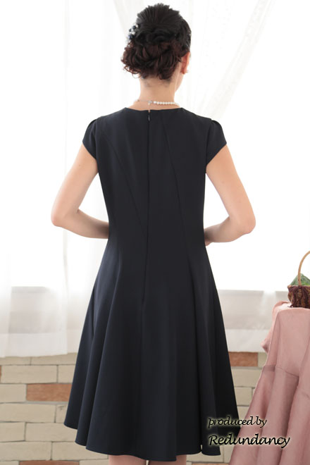 ネイビーの立体切替フレンチスリーブドレス