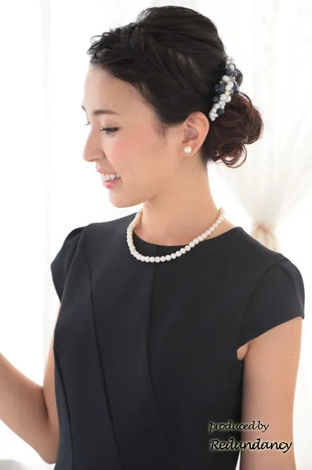 ネイビーの立体切替フレンチスリーブドレス