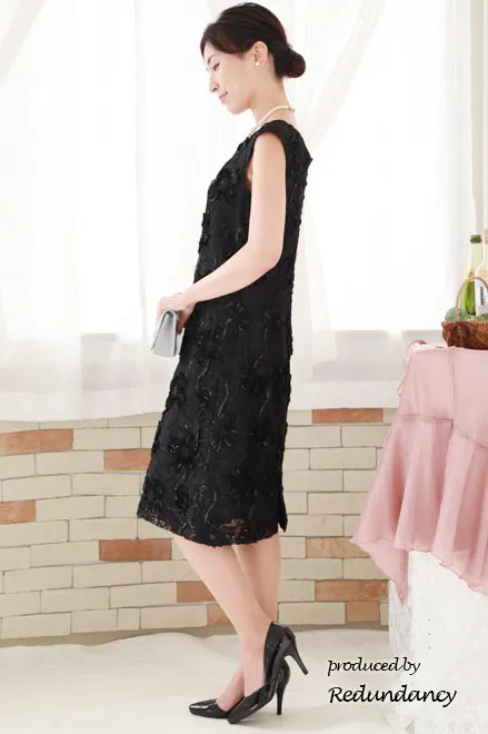 ブラック×シルバーのコード刺繍フラワードレス