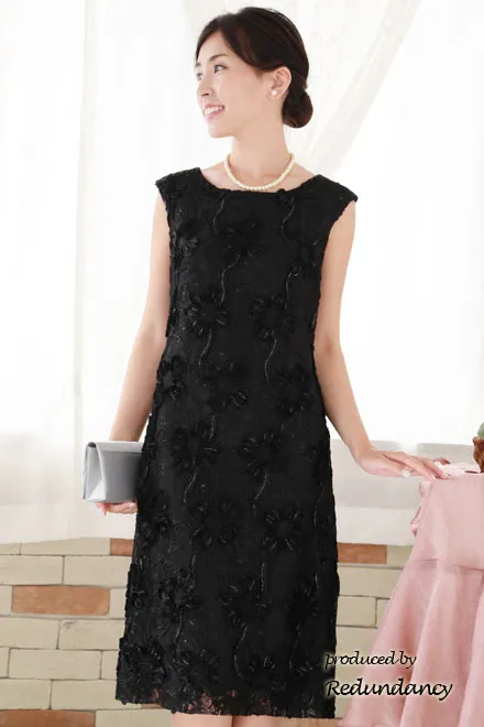 ブラック×シルバーのコード刺繍フラワードレス