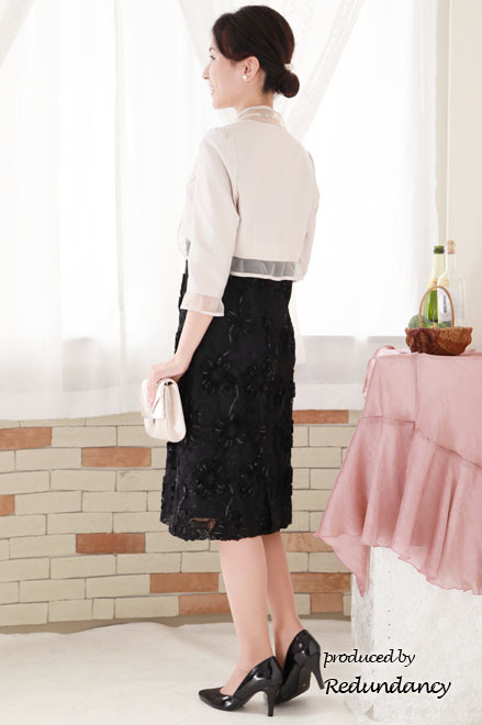 ブラック×シルバーのコード刺繍フラワードレス