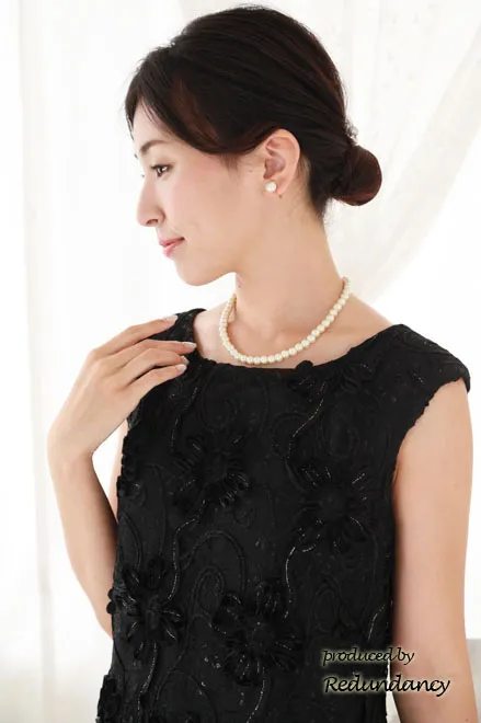 ブラック×シルバーのコード刺繍フラワードレス