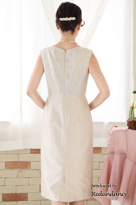 ベージュのローズ模様シャンタン切替ドレス