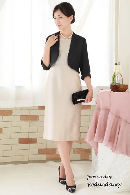 ベージュのローズ模様シャンタン切替ドレス