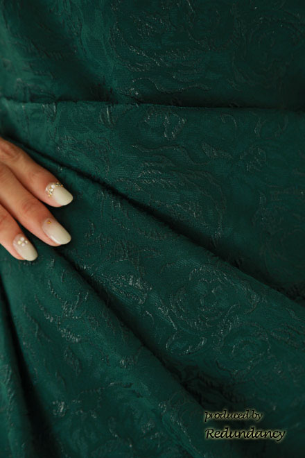 グリーンのウエストドレープ花柄ドレス