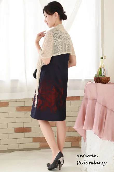 ネイビー×レッドの花柄タイトドレス