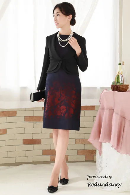ネイビー×レッドの花柄タイトドレス