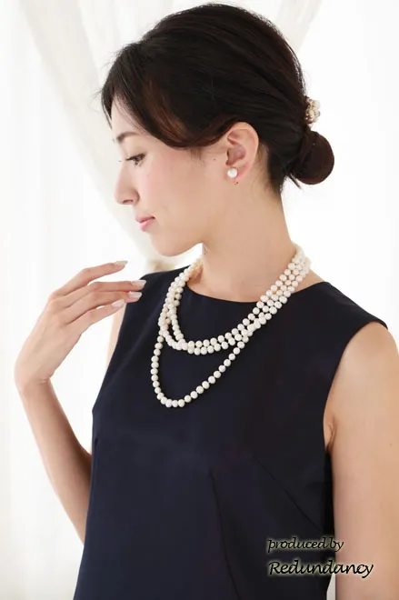 ネイビー×レッドの花柄タイトドレス