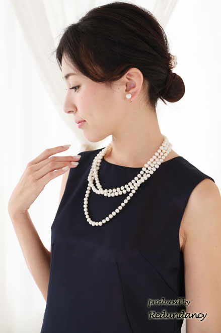 ネイビー×レッドの花柄タイトドレス