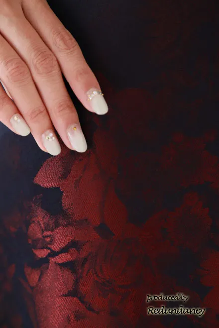 ネイビー×レッドの花柄タイトドレス