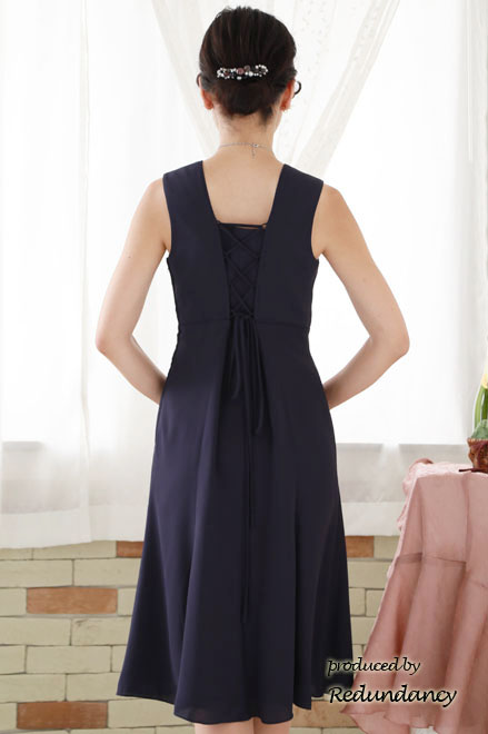ネイビーのビジュー付きフィットアンドフレアドレス