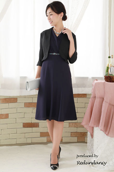 ネイビーのビジュー付きフィットアンドフレアドレス