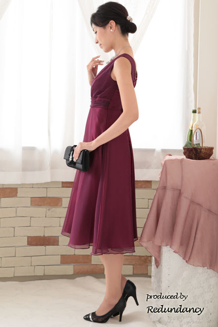 ワインレッドのハイウエスト切替ラメドレス