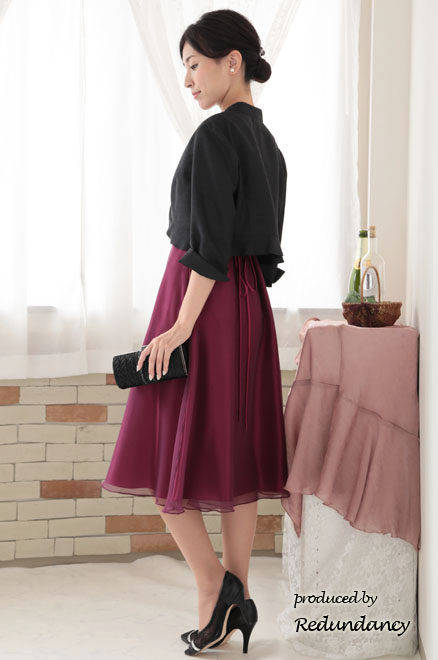 ワインレッドのハイウエスト切替ラメドレス