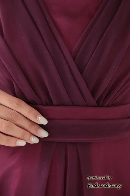 ワインレッドのハイウエスト切替ラメドレス
