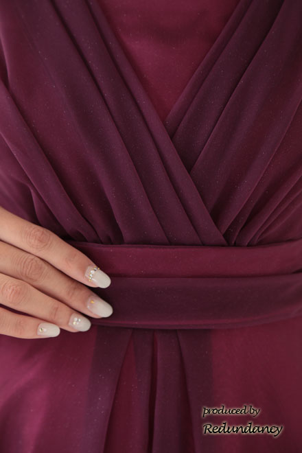 ワインレッドのハイウエスト切替ラメドレス