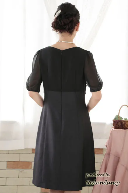 ブラックのシフォンスリーブ異素材切替ドレス