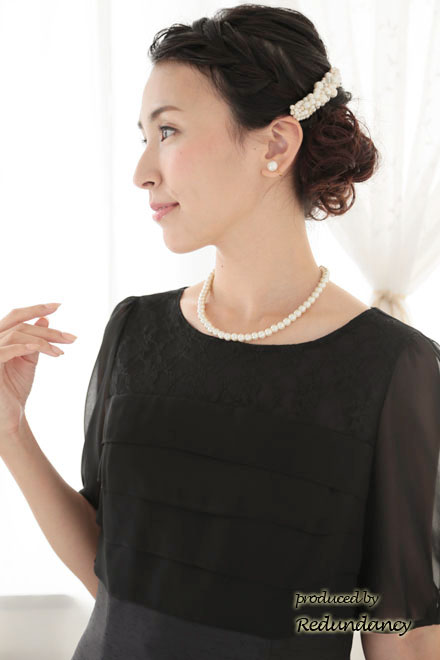 ブラックのシフォンスリーブ異素材切替ドレス