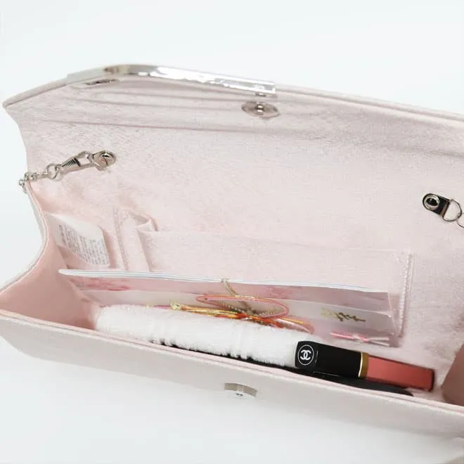 ピンクのラメ入りクラッチバッグ