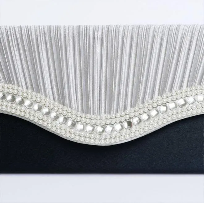 ネイビー×シルバーのビジュー付バッグ