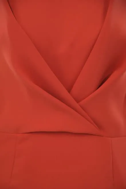 オレンジの七分袖のワンピース