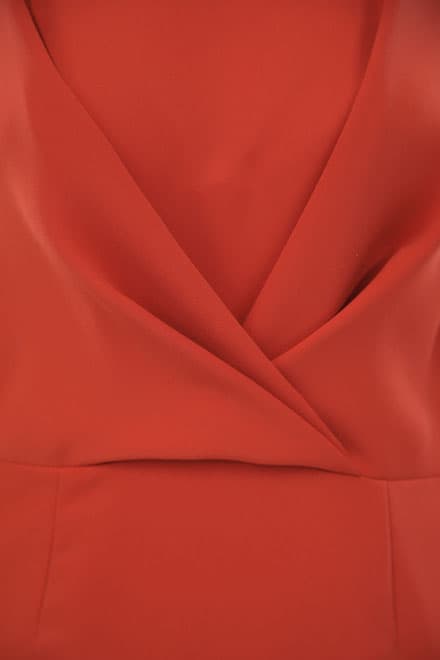 オレンジの七分袖のワンピース