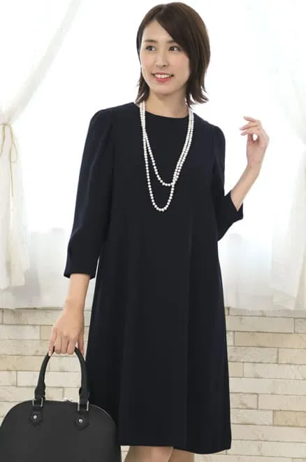 ネイビーのバックプリーツAラインドレス