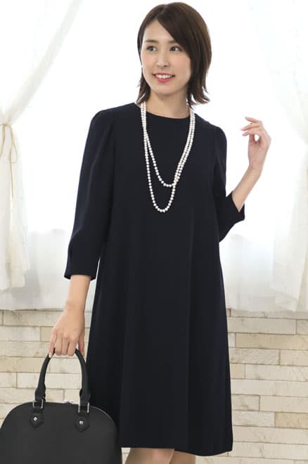 ネイビーのバックプリーツAラインドレス