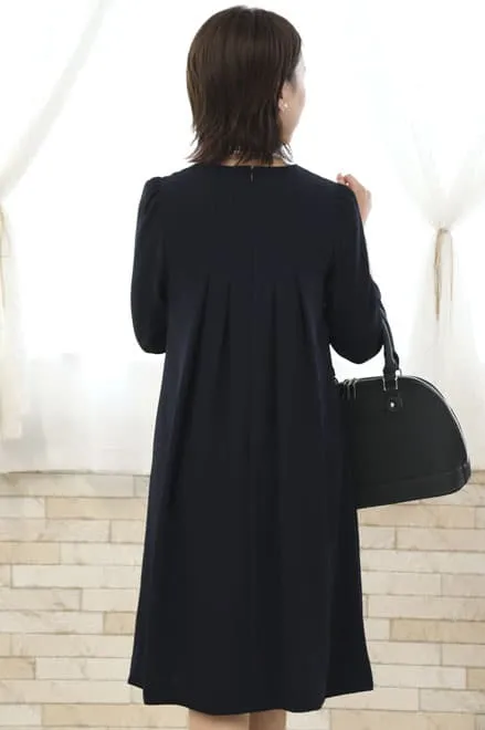 ネイビーのバックプリーツAラインドレス
