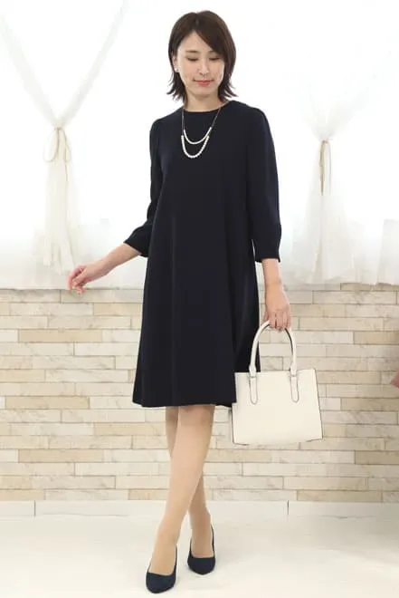 ネイビーのバックプリーツAラインドレス