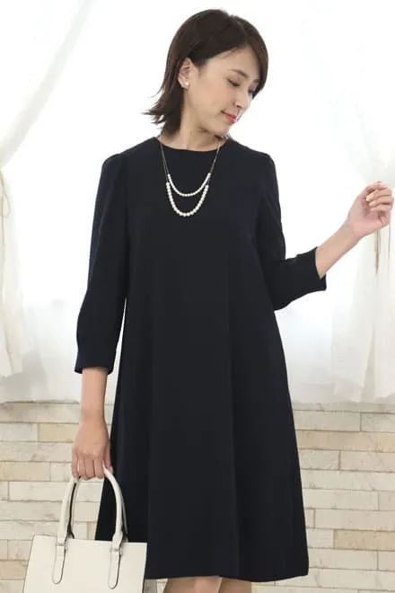 ネイビーのバックプリーツAラインドレス