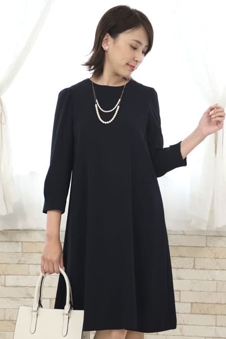 ネイビーのバックプリーツAラインドレス