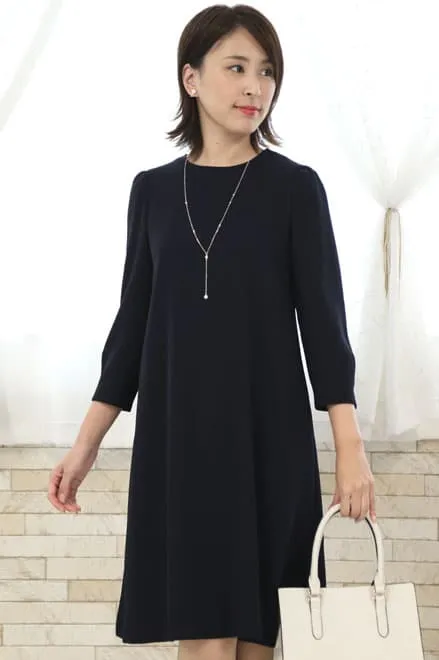 ネイビーのバックプリーツAラインドレス