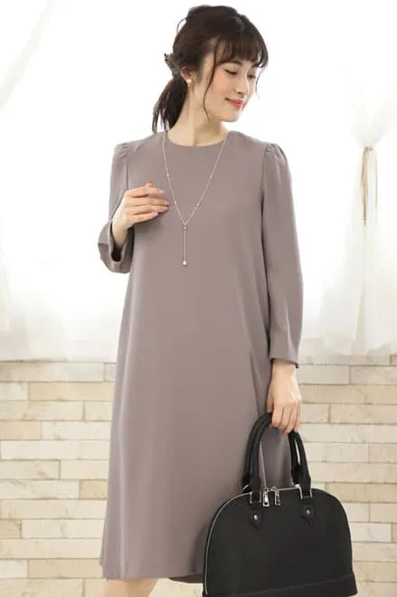 グレージュのバックプリーツAラインドレス