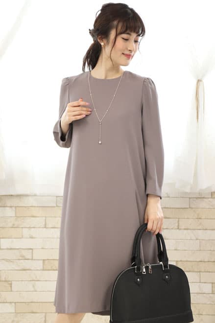 グレージュのバックプリーツAラインドレス