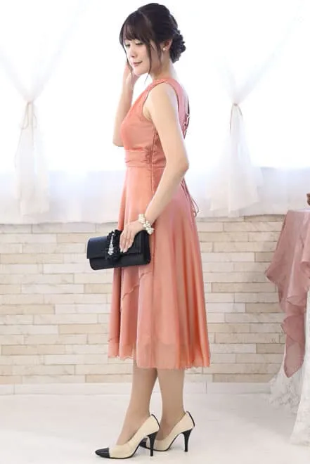 サーモンピンクのビジュー付きシアーシフォンドレス