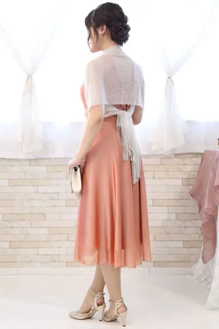 サーモンピンクのビジュー付きシアーシフォンドレス