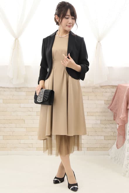 ブラックの襟付き七分袖ボレロ