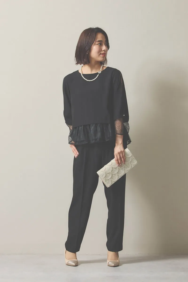 ブラックのペプラムレースパンツドレス