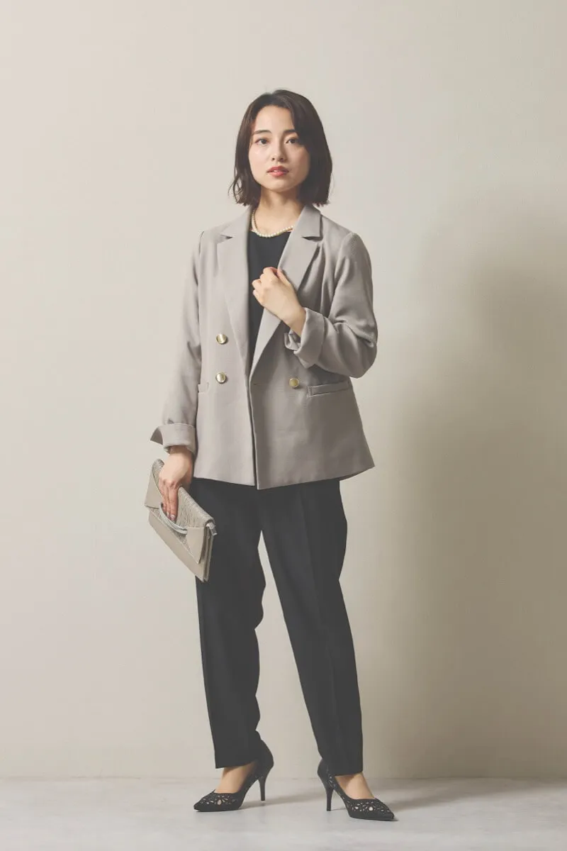 ブラックのペプラムレースパンツドレス