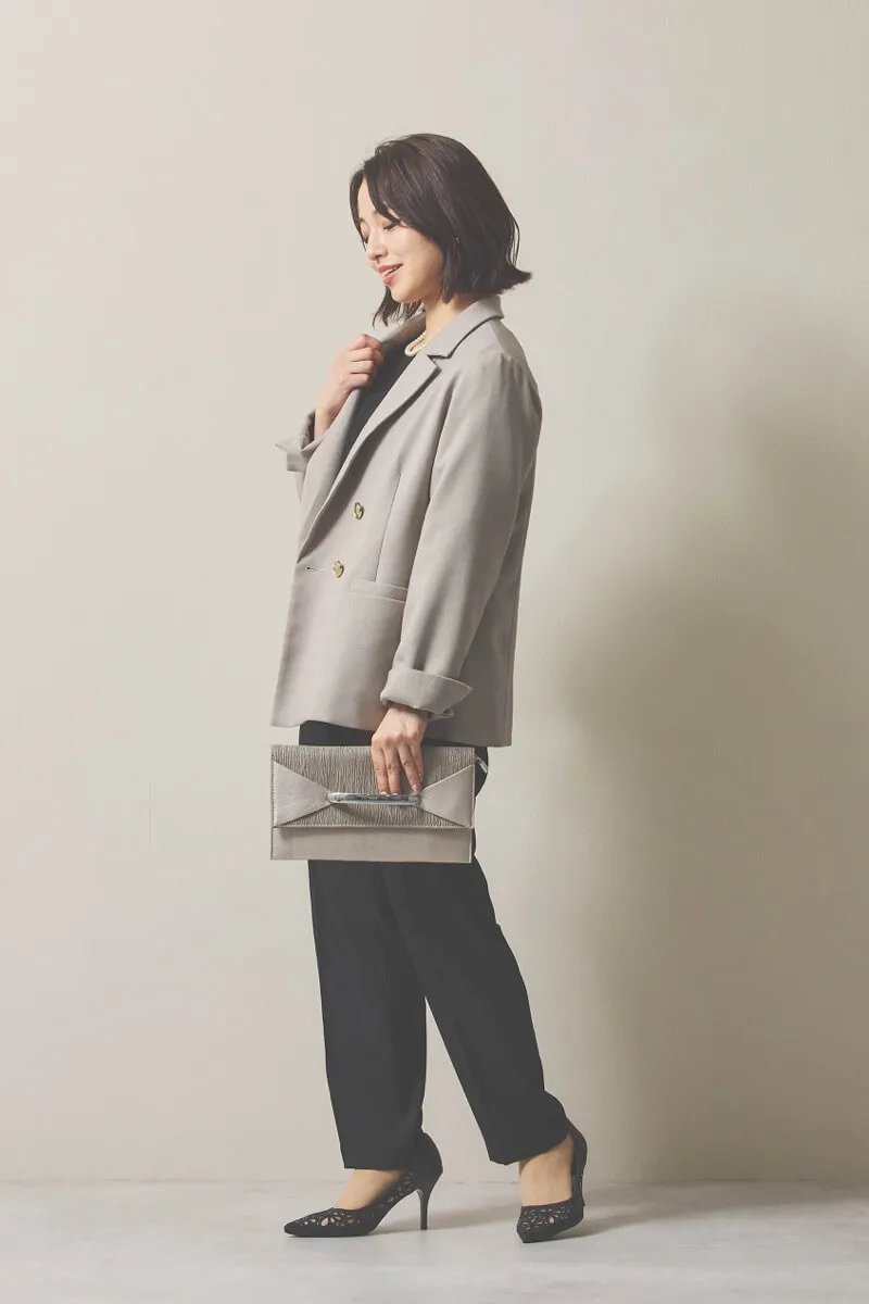 ブラックのペプラムレースパンツドレス