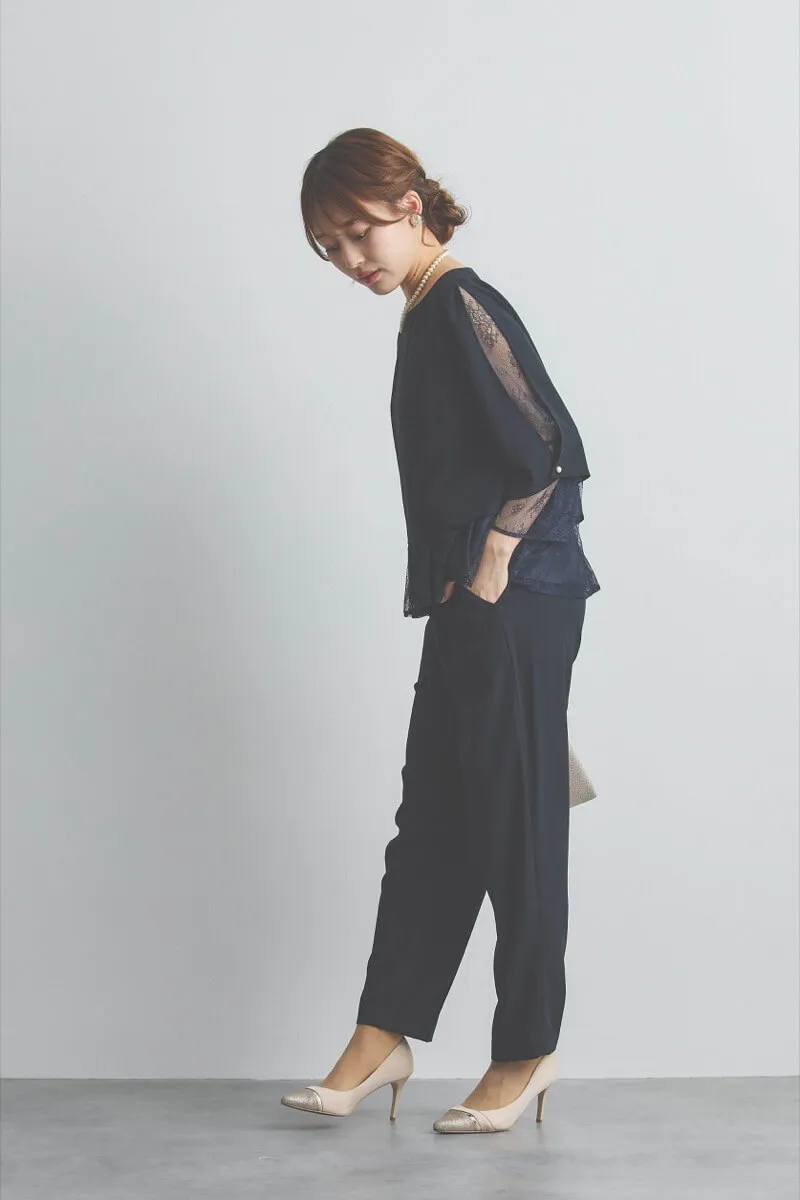 ネイビーのペプラムレースパンツドレス