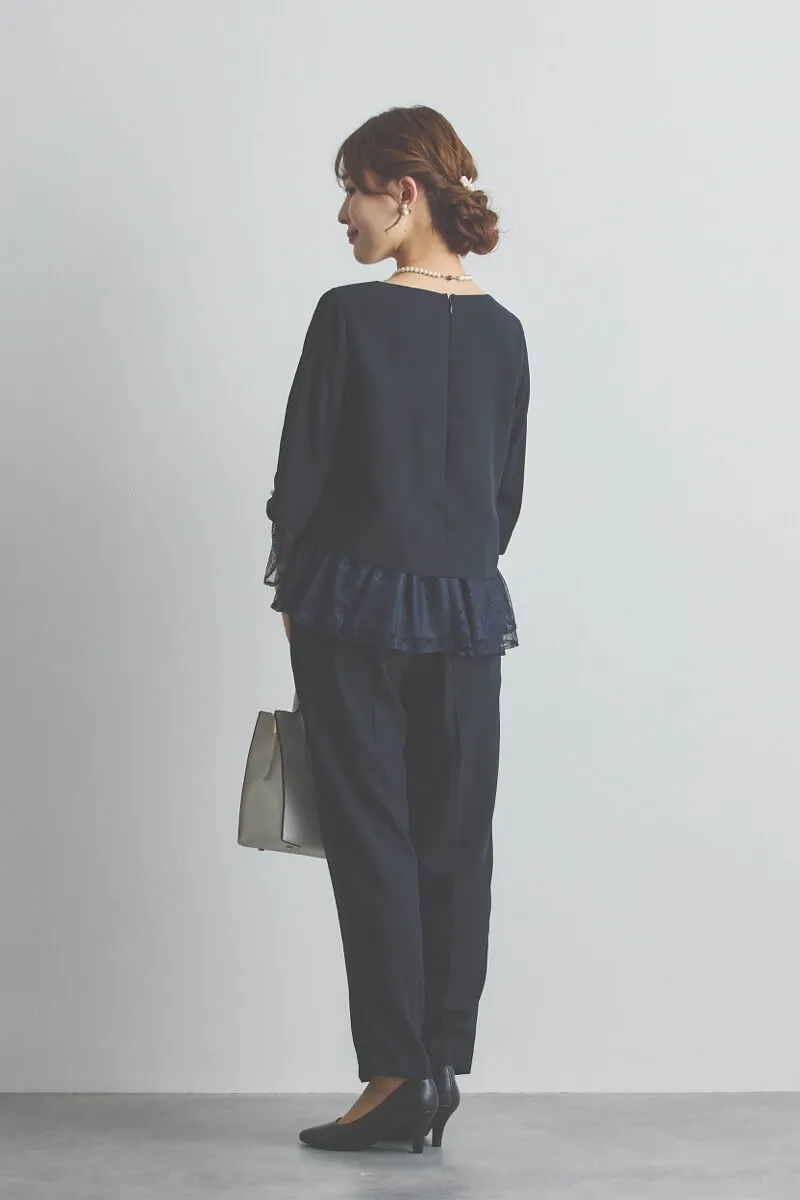 ネイビーのペプラムレースパンツドレス