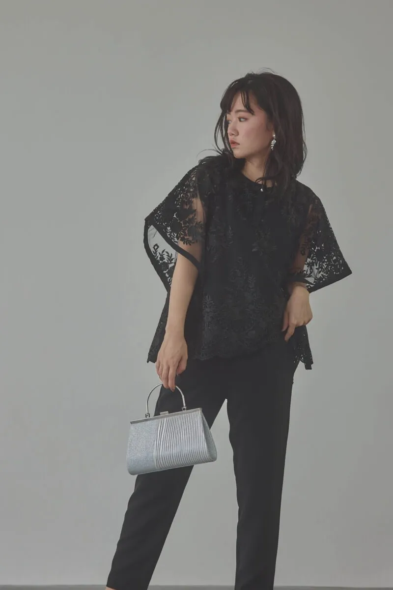 ブラックのバタフライスリーブパンツドレス