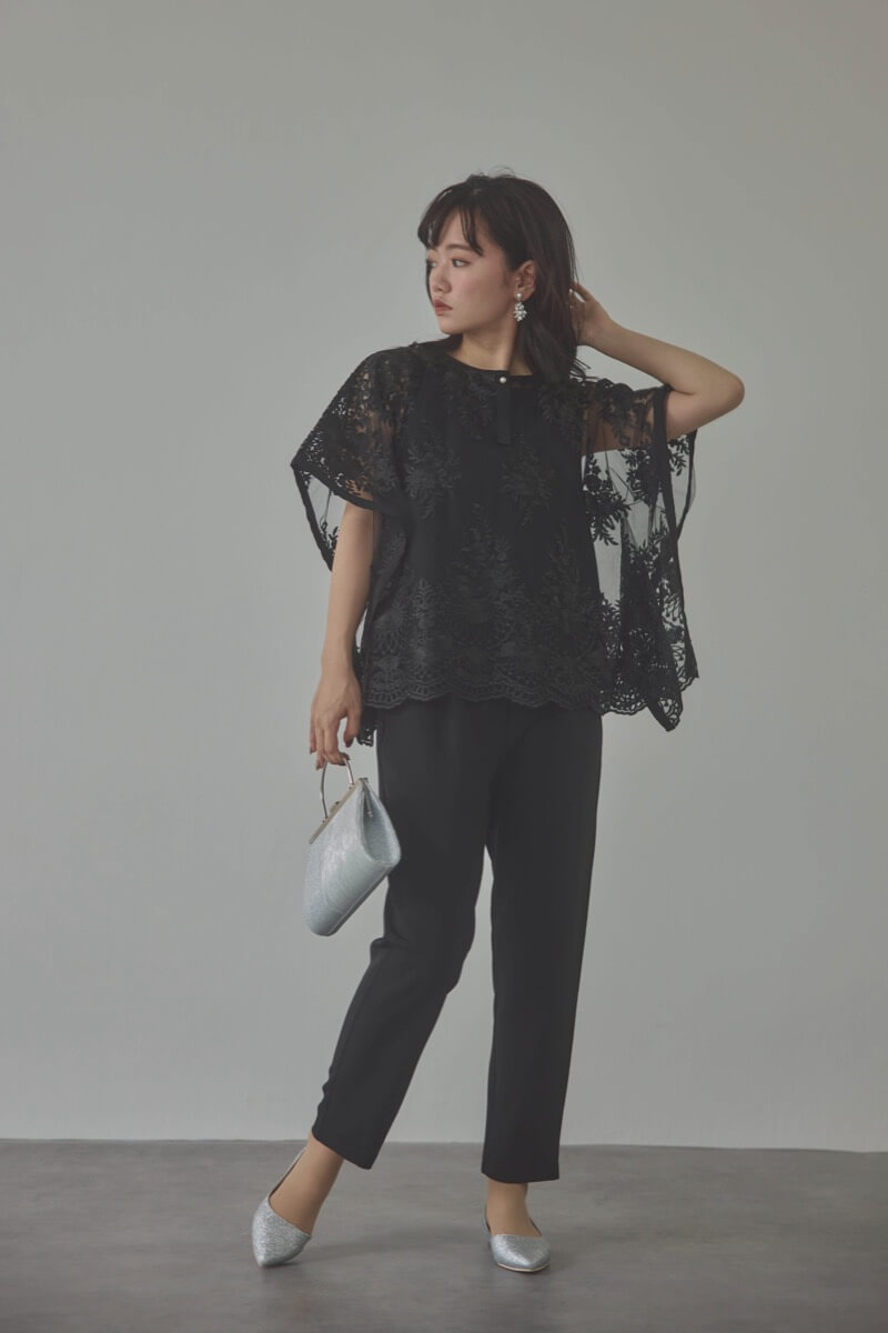 ブラックのバタフライスリーブパンツドレス